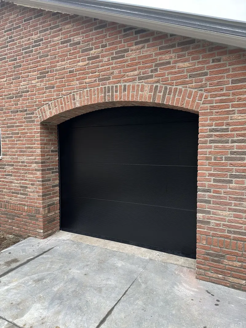 Klein deurtje, grote prestatie – foto 1